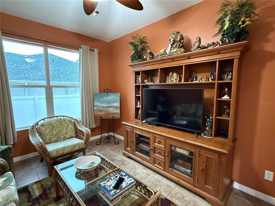 Activo con contrato: $459,900 (4 camas, 3 baños, 2370 Pies cuadrados)