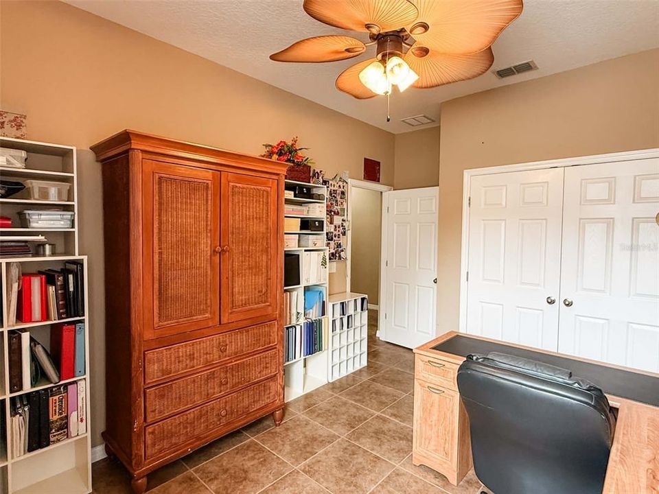 Activo con contrato: $459,900 (4 camas, 3 baños, 2370 Pies cuadrados)