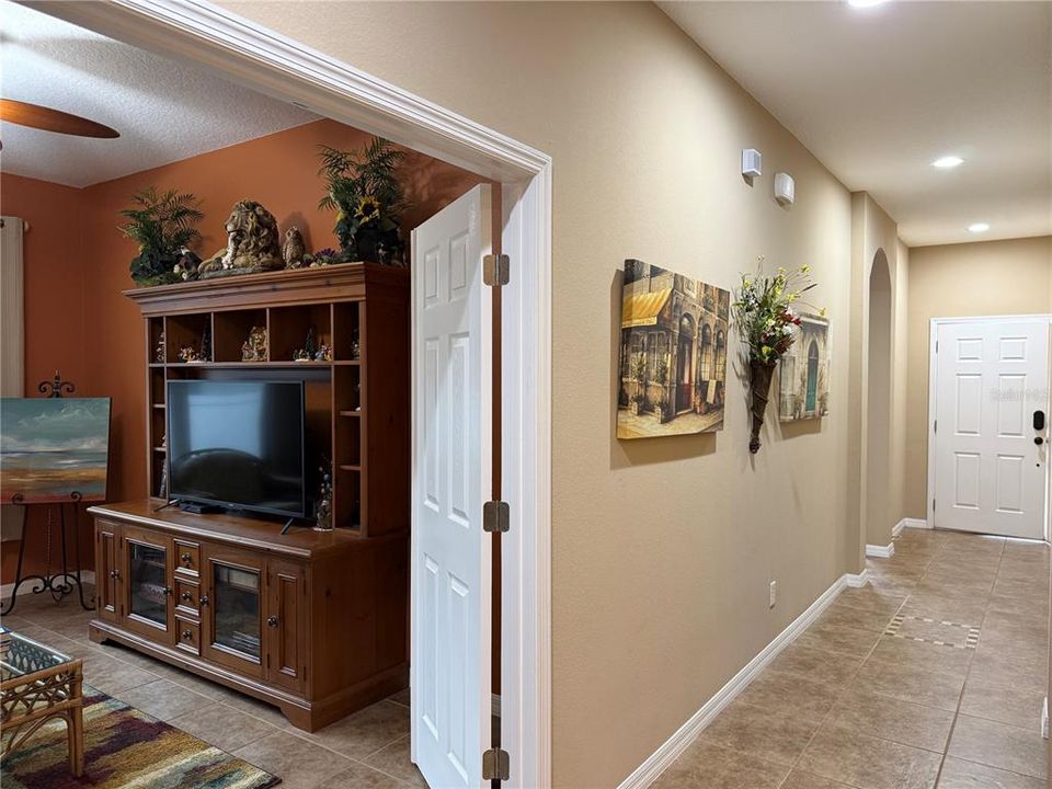 Activo con contrato: $459,900 (4 camas, 3 baños, 2370 Pies cuadrados)