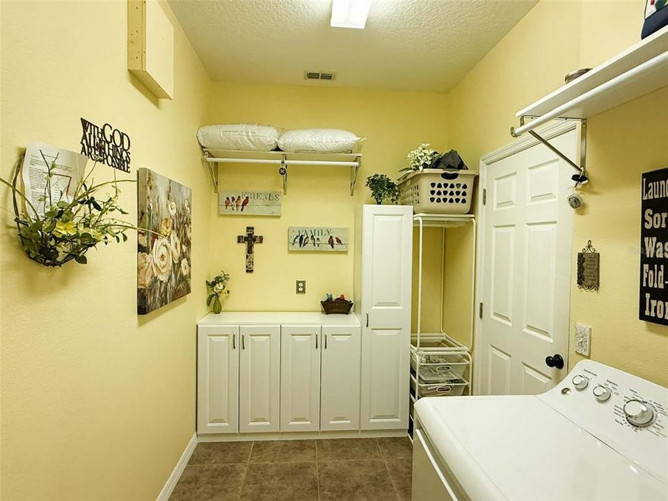 Activo con contrato: $459,900 (4 camas, 3 baños, 2370 Pies cuadrados)
