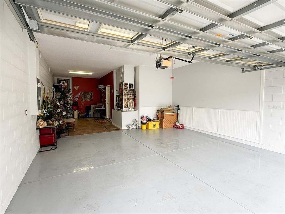 Activo con contrato: $459,900 (4 camas, 3 baños, 2370 Pies cuadrados)