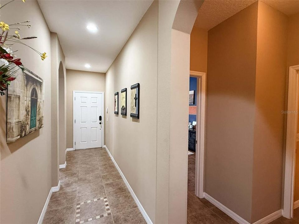 Activo con contrato: $459,900 (4 camas, 3 baños, 2370 Pies cuadrados)