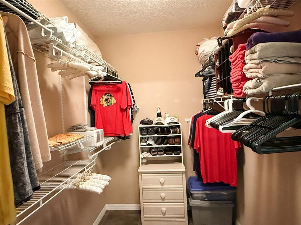 Activo con contrato: $459,900 (4 camas, 3 baños, 2370 Pies cuadrados)