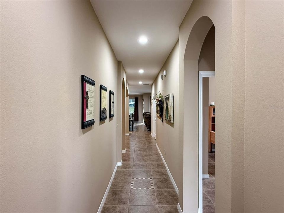 Activo con contrato: $459,900 (4 camas, 3 baños, 2370 Pies cuadrados)