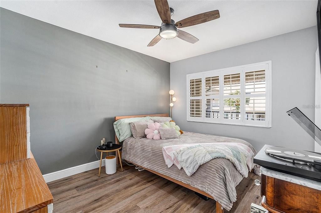 For Sale: $229,500 (2 beds, 2 baths, 1025 Square Feet)