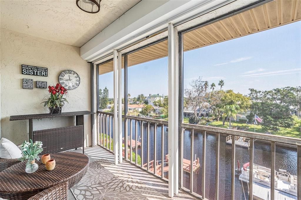 For Sale: $229,500 (2 beds, 2 baths, 1025 Square Feet)