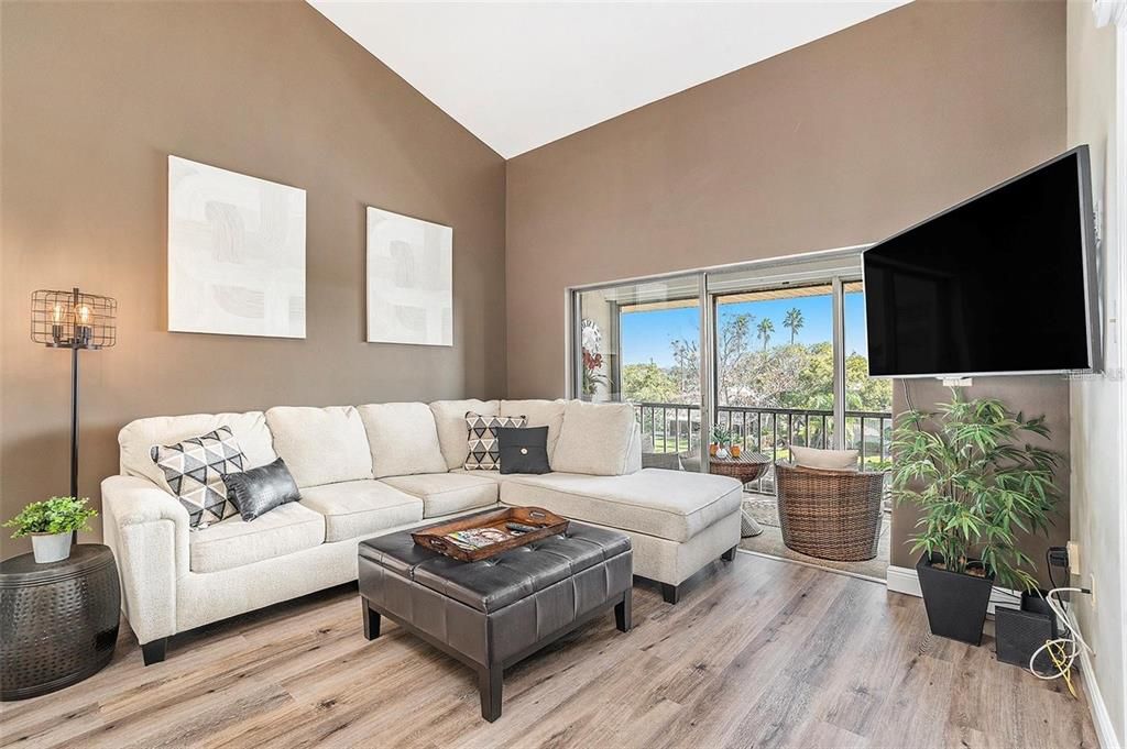 For Sale: $229,500 (2 beds, 2 baths, 1025 Square Feet)