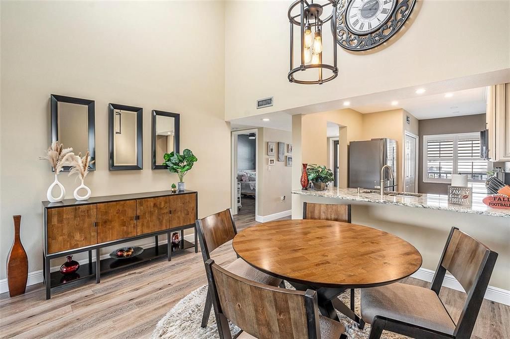 For Sale: $229,500 (2 beds, 2 baths, 1025 Square Feet)