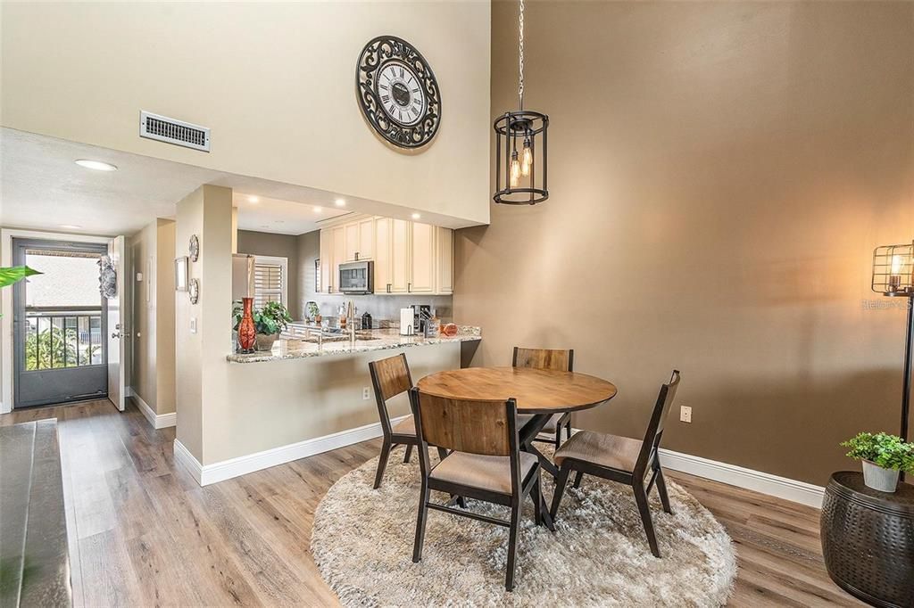 For Sale: $229,500 (2 beds, 2 baths, 1025 Square Feet)