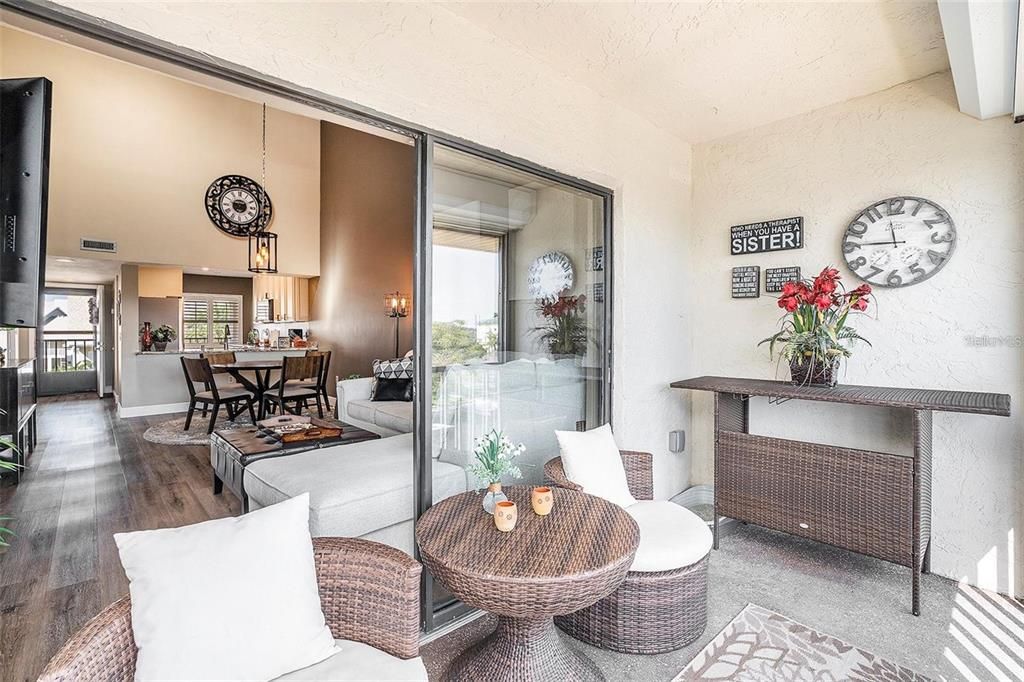 For Sale: $229,500 (2 beds, 2 baths, 1025 Square Feet)