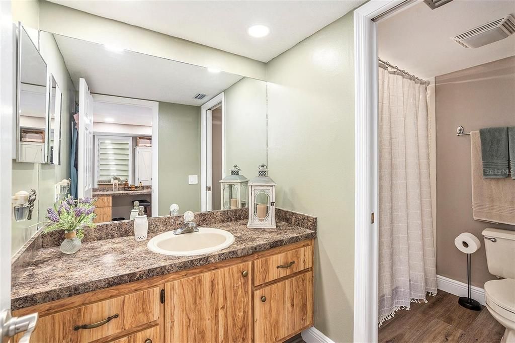 For Sale: $229,500 (2 beds, 2 baths, 1025 Square Feet)