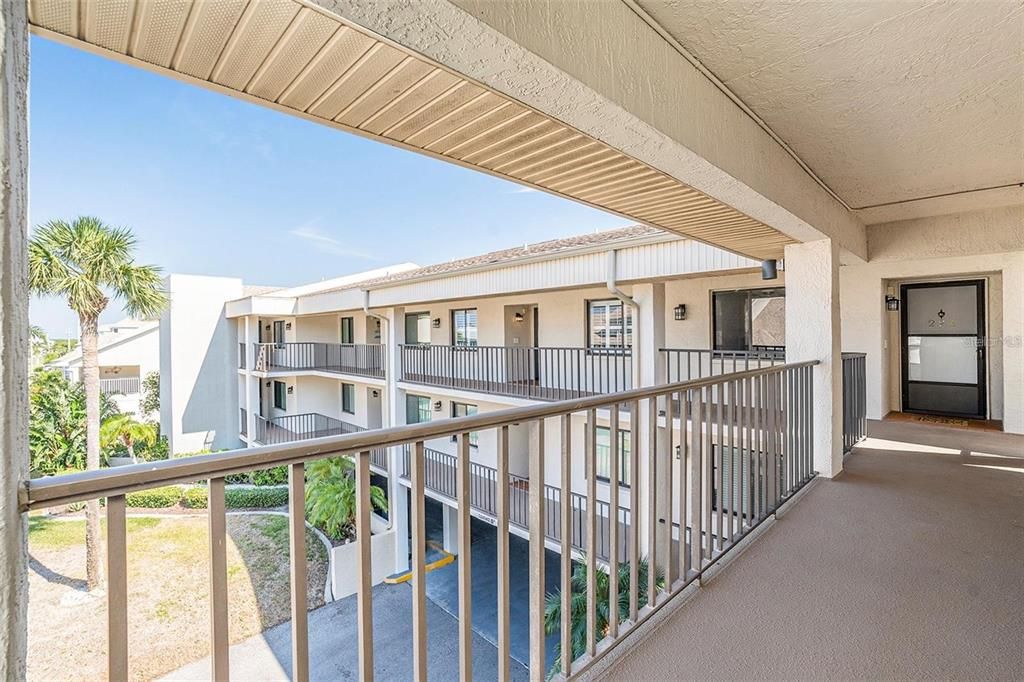 For Sale: $229,500 (2 beds, 2 baths, 1025 Square Feet)
