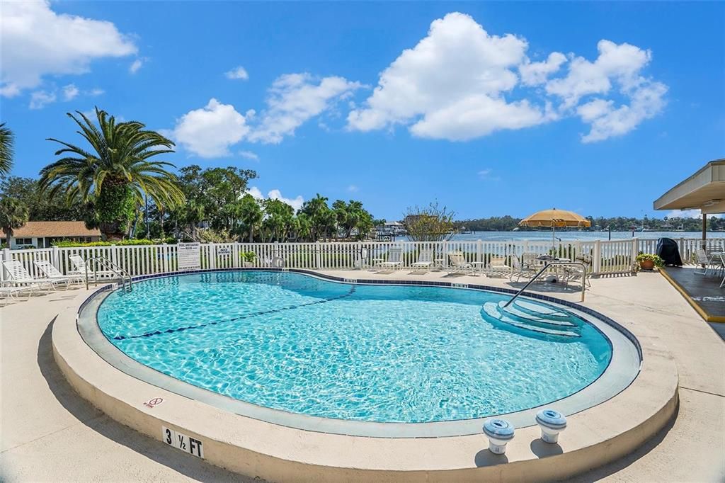 For Sale: $229,500 (2 beds, 2 baths, 1025 Square Feet)