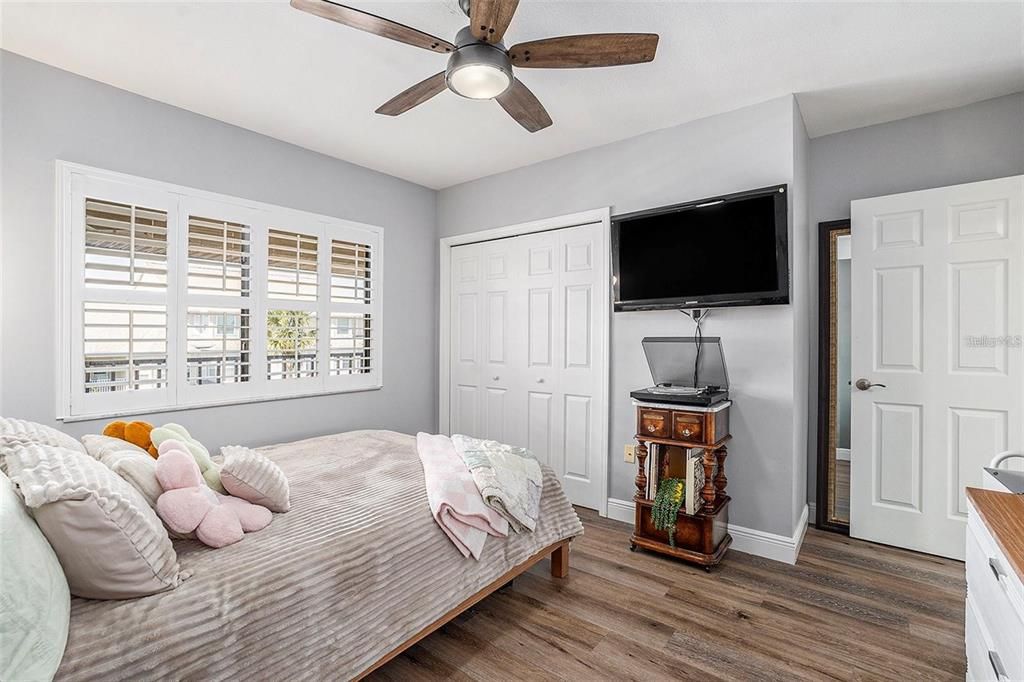 For Sale: $229,500 (2 beds, 2 baths, 1025 Square Feet)