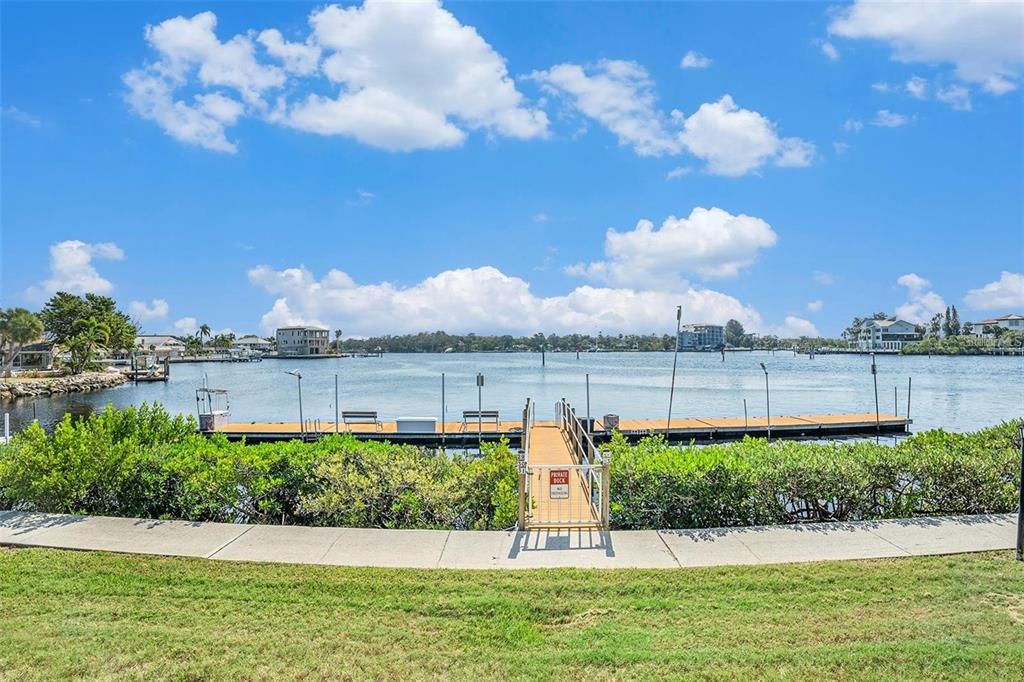 For Sale: $229,500 (2 beds, 2 baths, 1025 Square Feet)