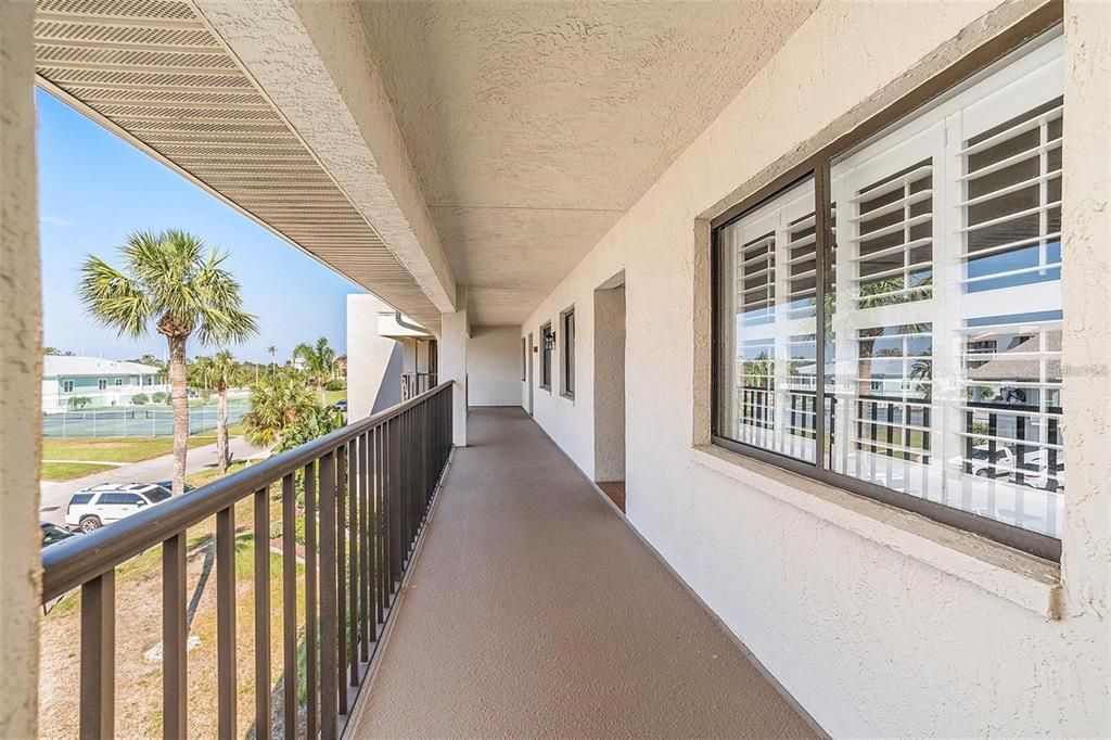 For Sale: $229,500 (2 beds, 2 baths, 1025 Square Feet)