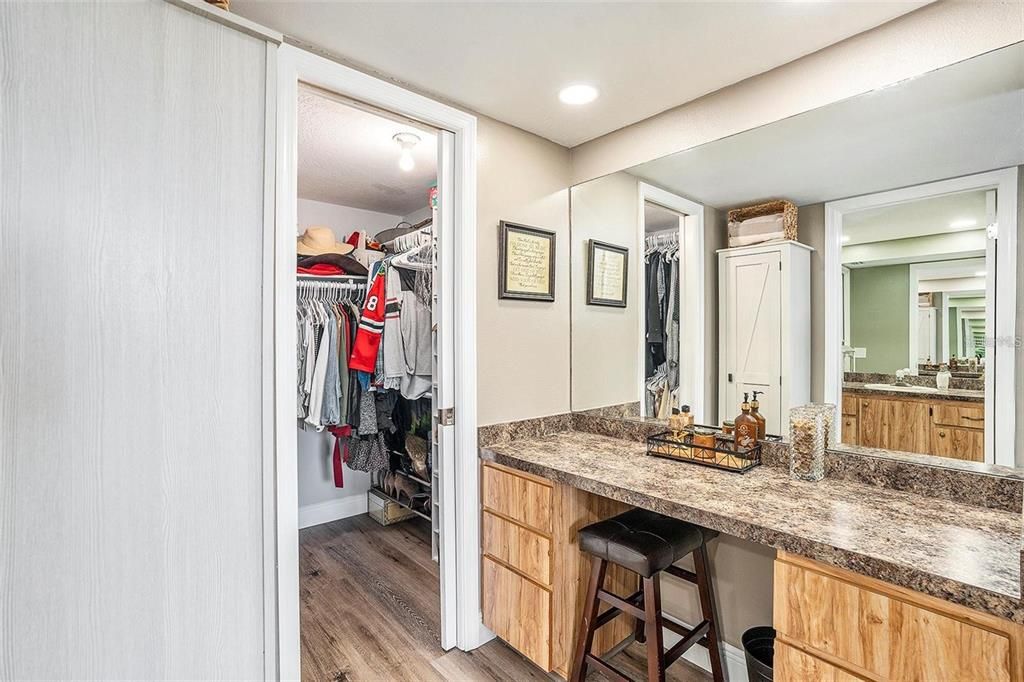 For Sale: $229,500 (2 beds, 2 baths, 1025 Square Feet)