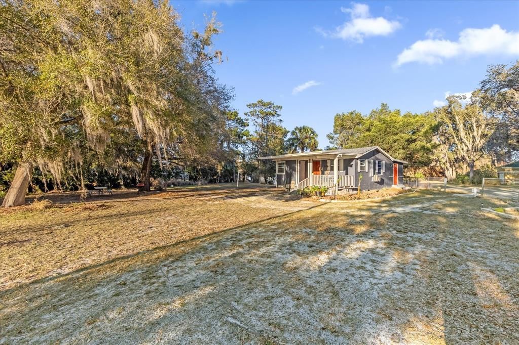 待售: $289,900 (0.57 acres)