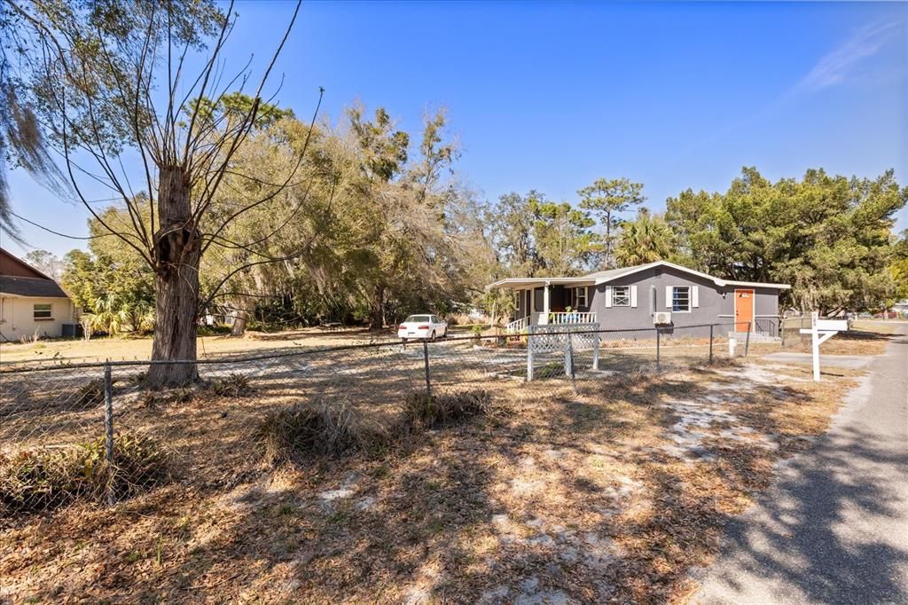 待售: $289,900 (0.57 acres)