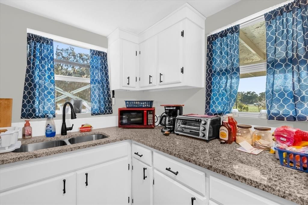 待售: $289,900 (0.57 acres)