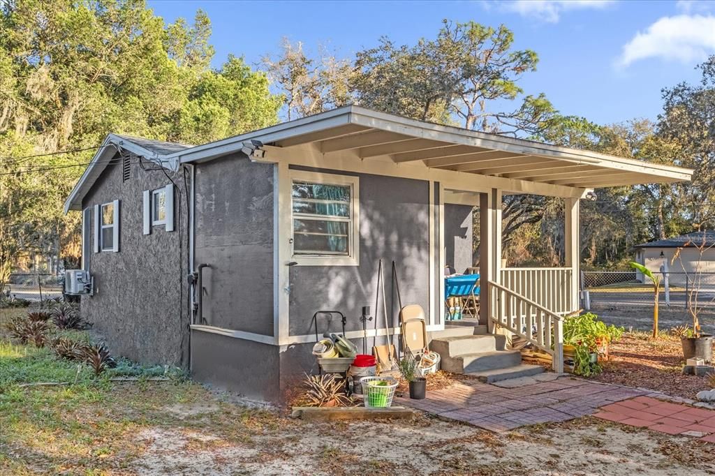 待售: $289,900 (0.57 acres)