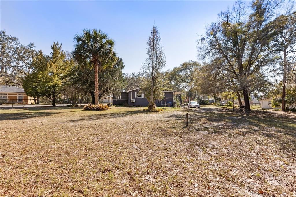 待售: $289,900 (0.57 acres)