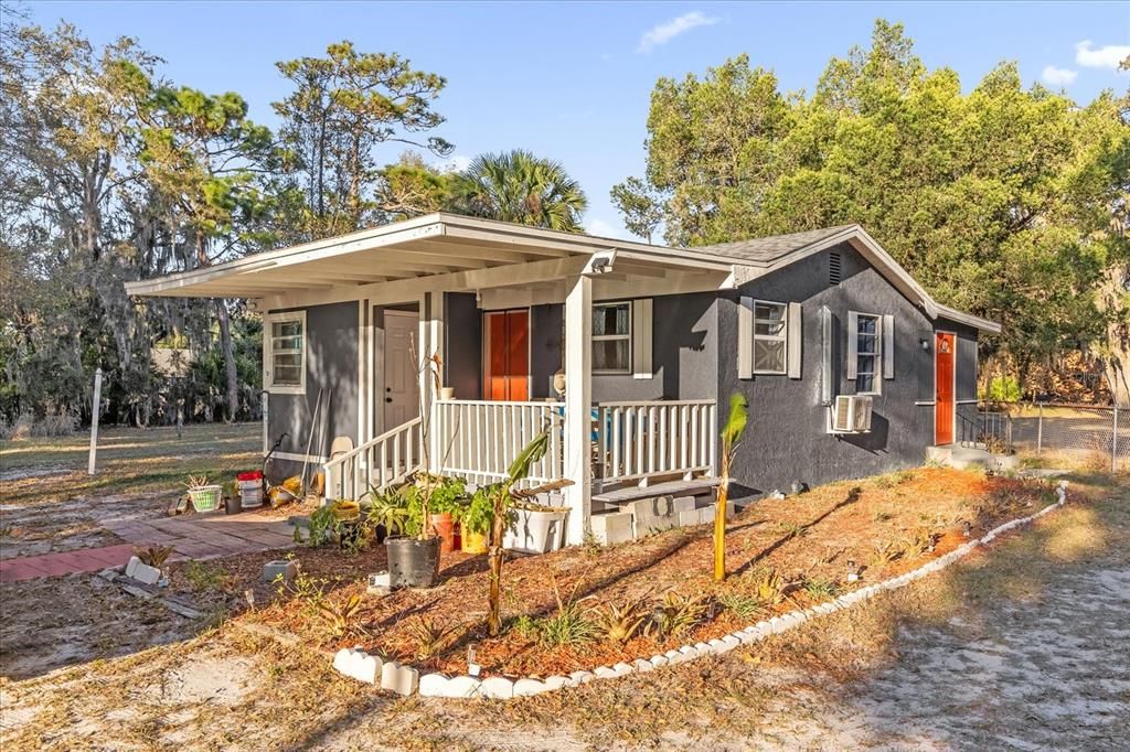 待售: $289,900 (0.57 acres)