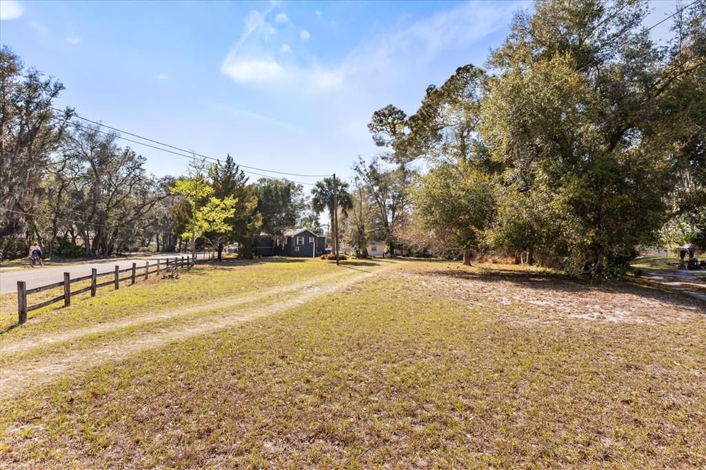 待售: $289,900 (0.57 acres)