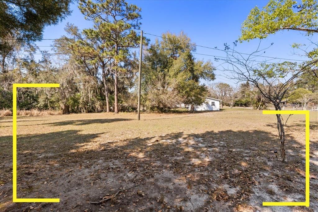 待售: $289,900 (0.57 acres)