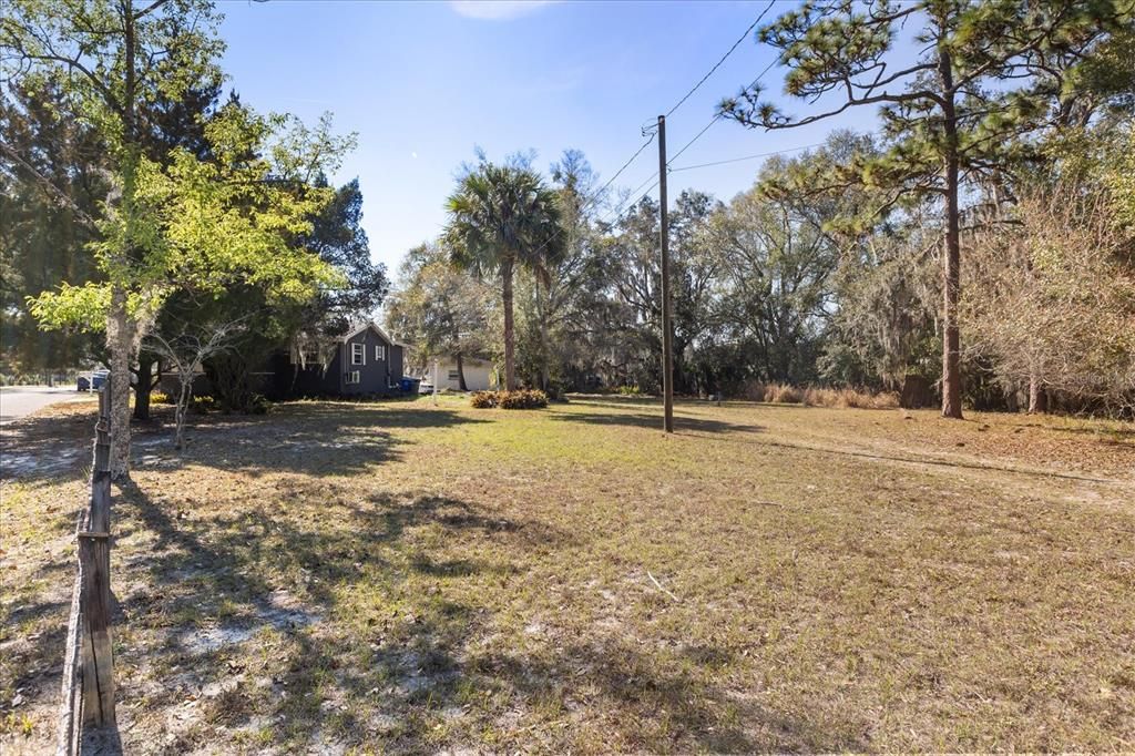 待售: $289,900 (0.57 acres)