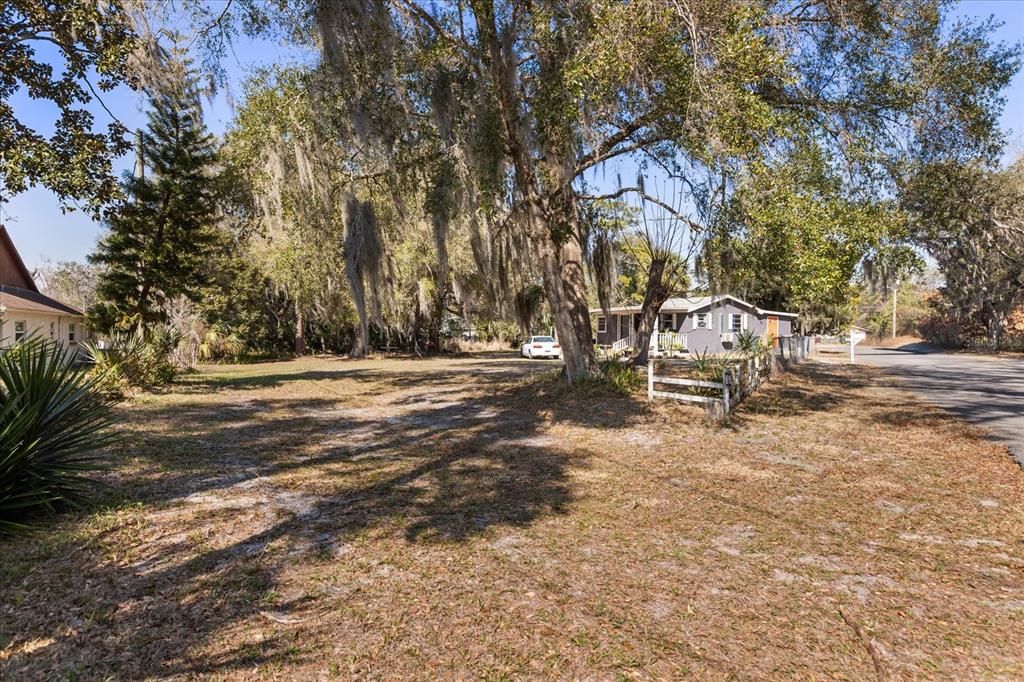 待售: $289,900 (0.57 acres)