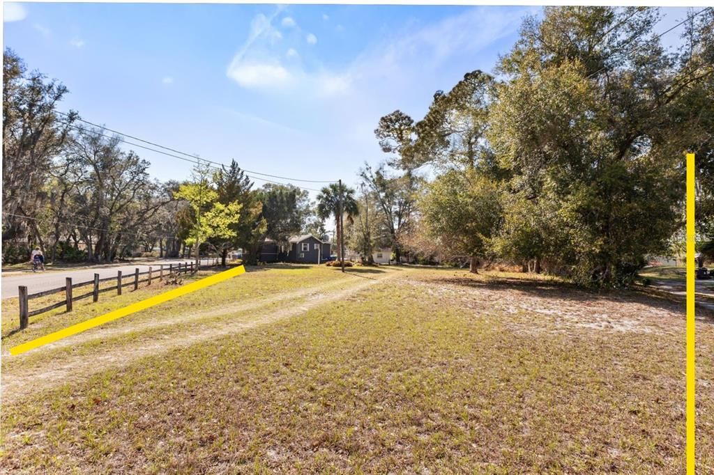 待售: $289,900 (0.57 acres)