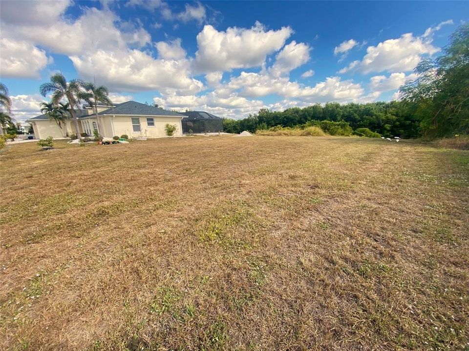 На продажу: $79,900 (0.22 acres)