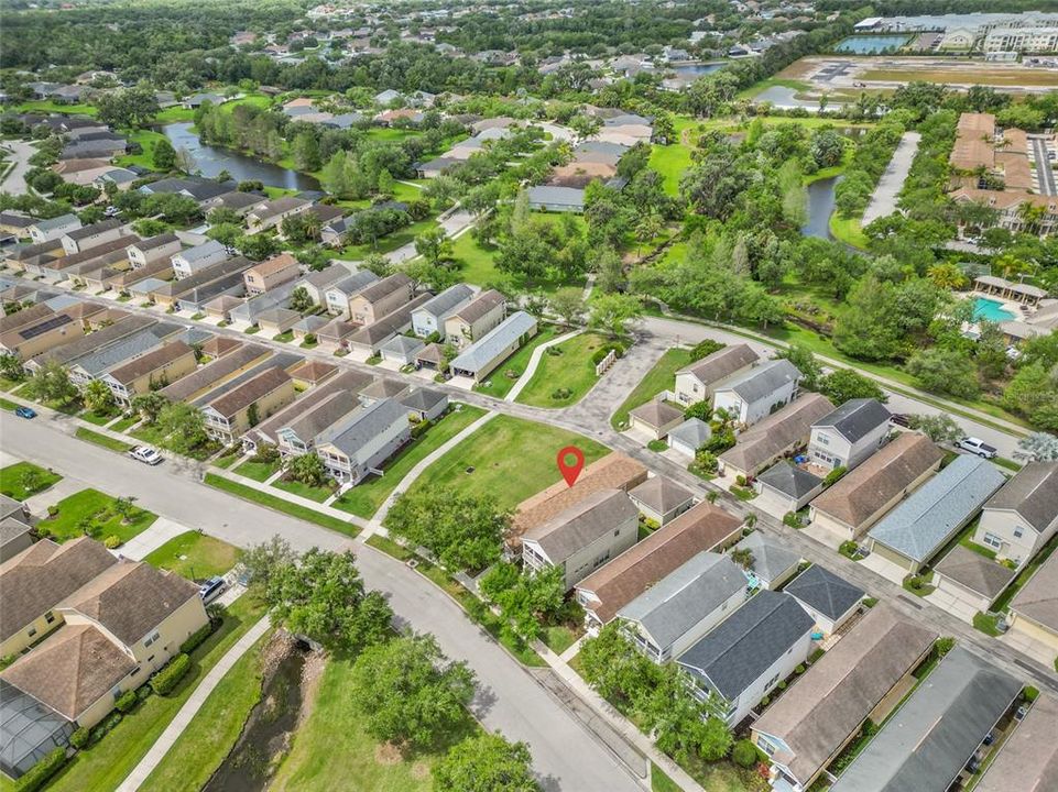 Под контрактом: $285,000 (2 спален, 2 ванн, 1200 Квадратных фут)