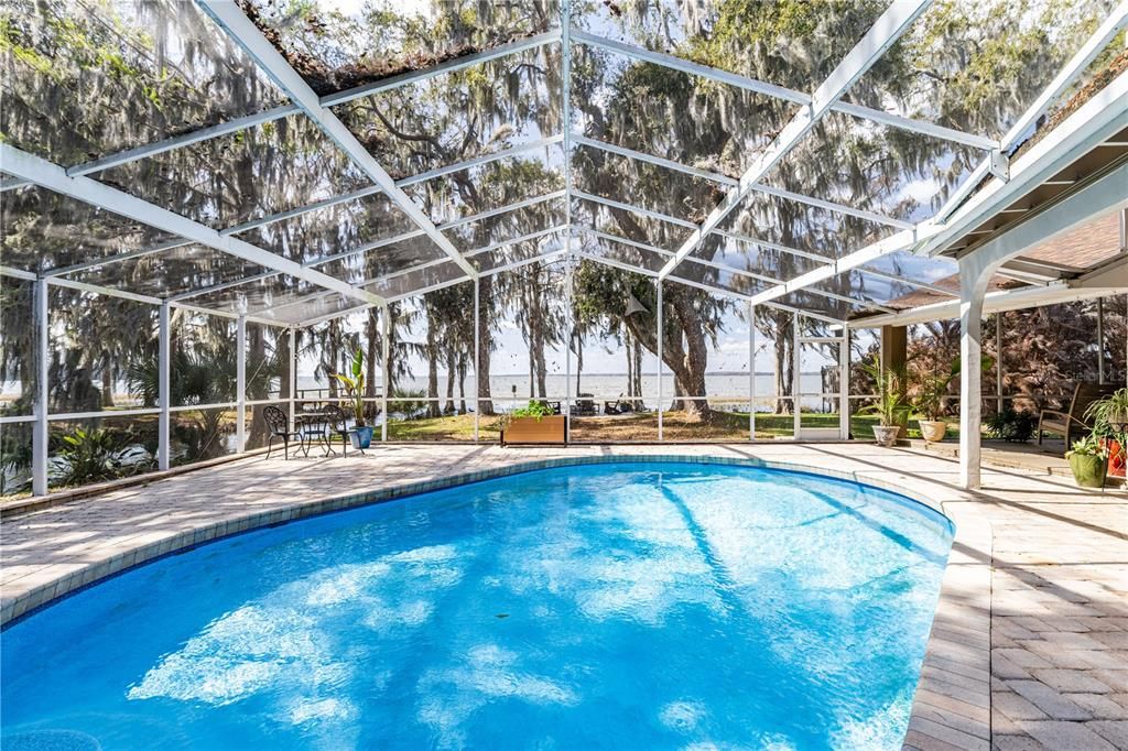 En Venta: $995,000 (3 camas, 2 baños, 3163 Pies cuadrados)