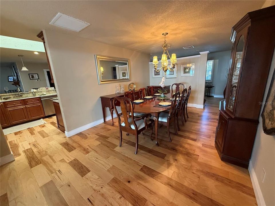 En Venta: $995,000 (3 camas, 2 baños, 3163 Pies cuadrados)
