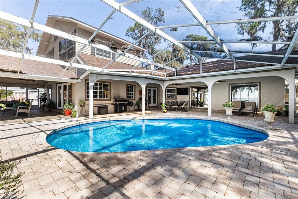 En Venta: $995,000 (3 camas, 2 baños, 3163 Pies cuadrados)