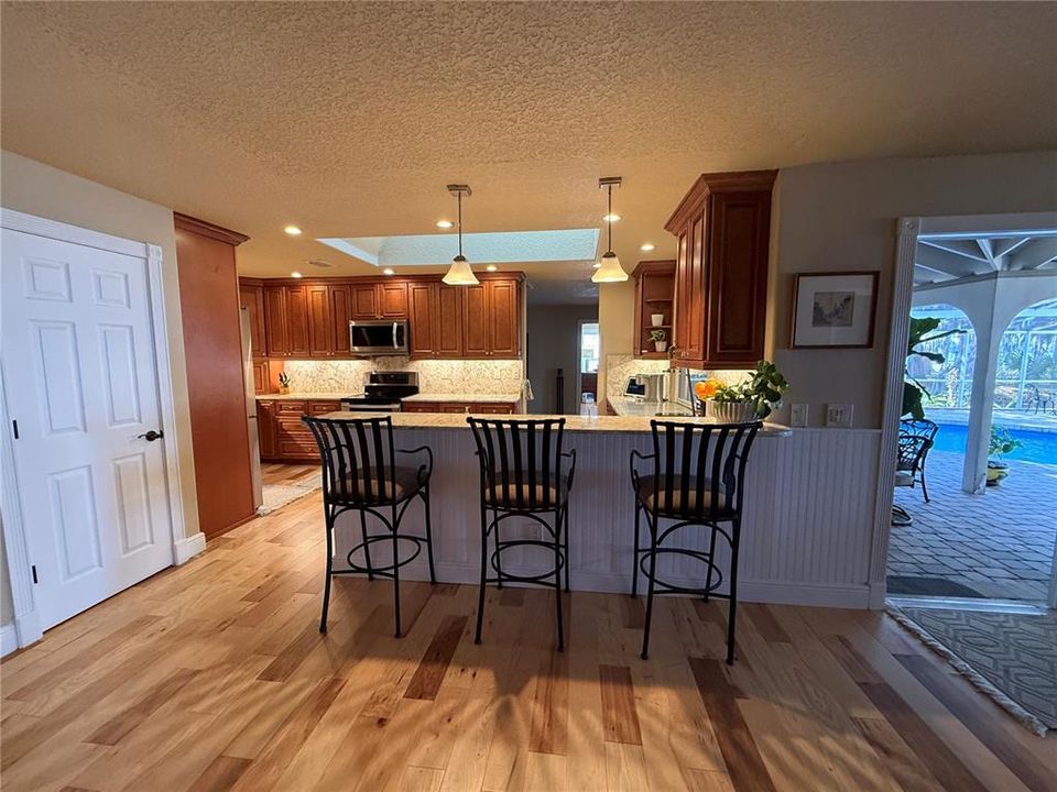 En Venta: $995,000 (3 camas, 2 baños, 3163 Pies cuadrados)