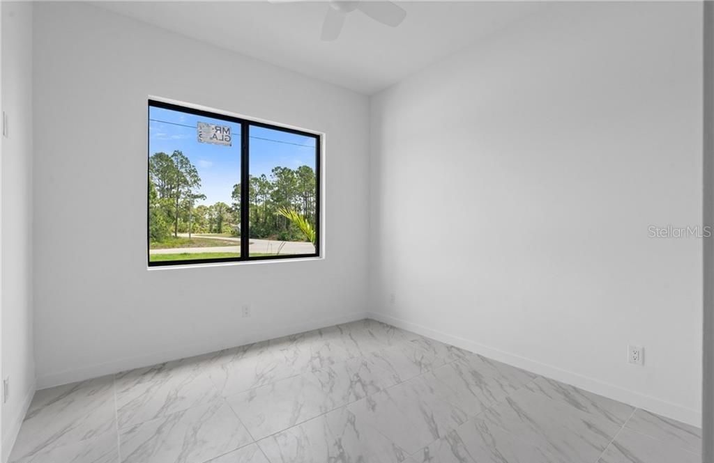 En Venta: $385,000 (4 camas, 3 baños, 1737 Pies cuadrados)