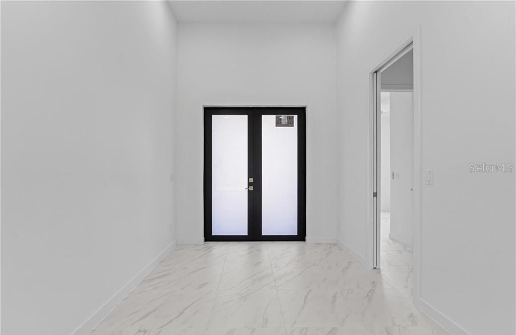 En Venta: $385,000 (4 camas, 3 baños, 1737 Pies cuadrados)