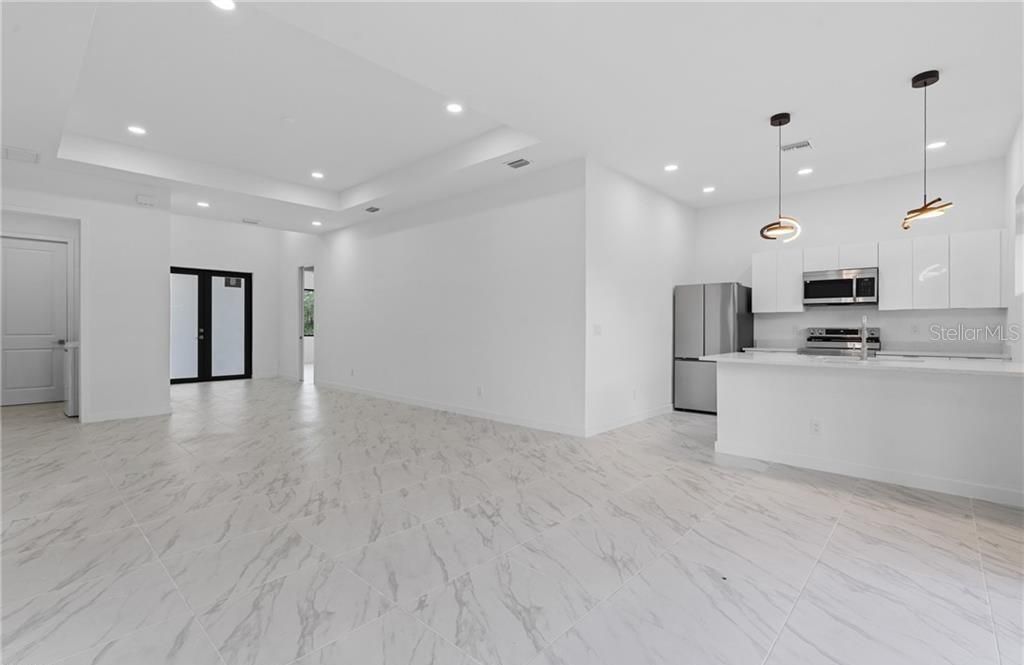 En Venta: $385,000 (4 camas, 3 baños, 1737 Pies cuadrados)