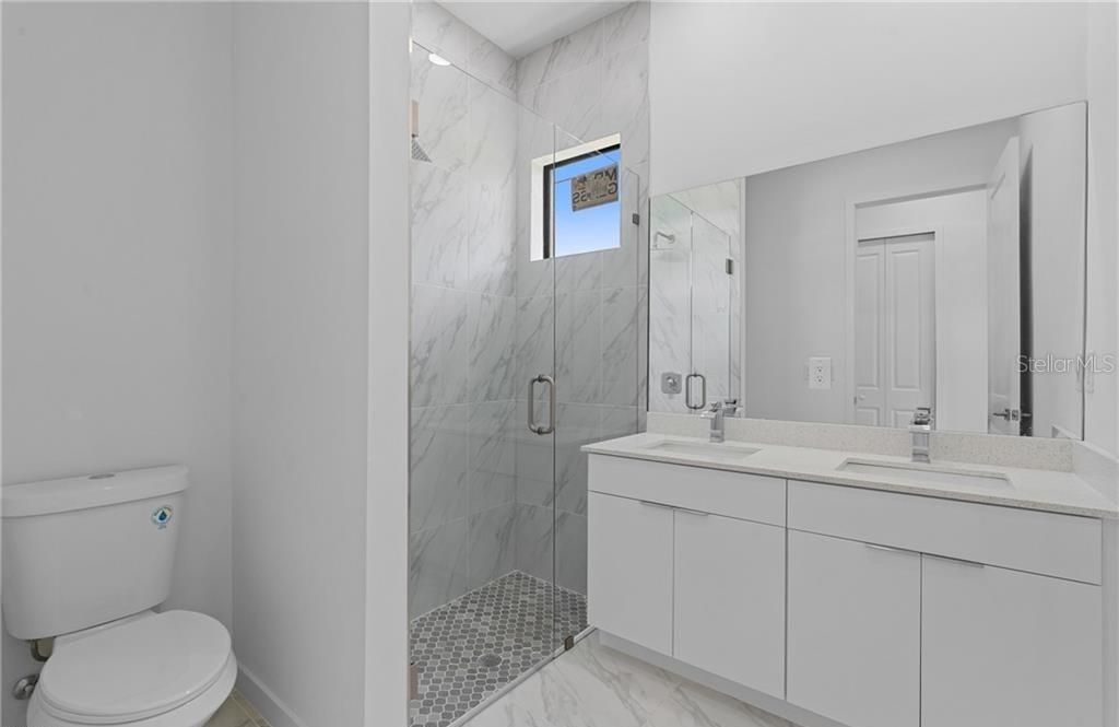 En Venta: $385,000 (4 camas, 3 baños, 1737 Pies cuadrados)