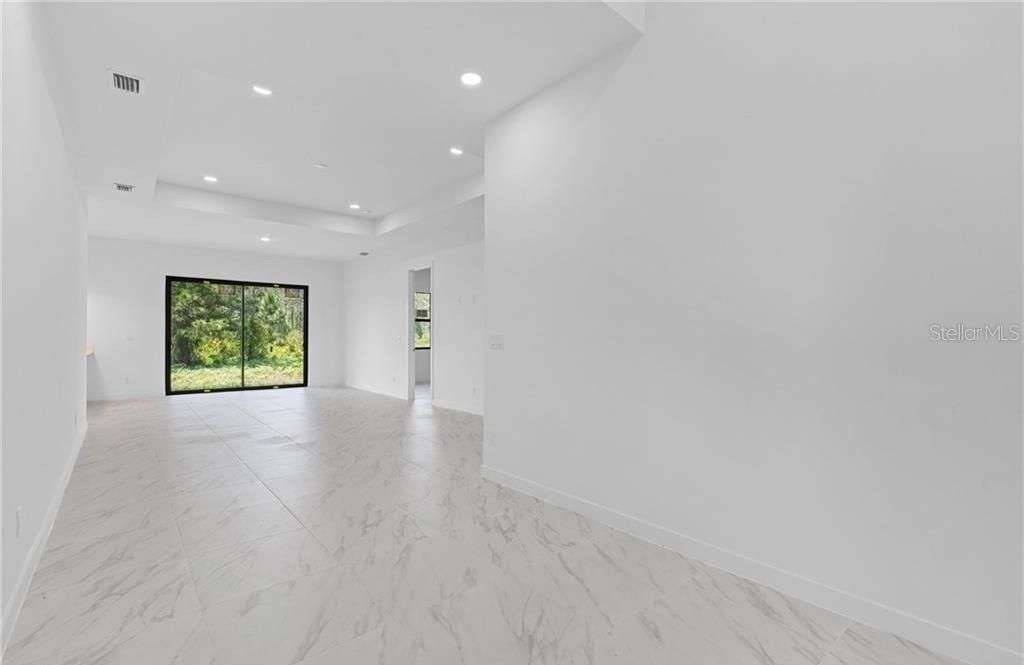 En Venta: $385,000 (4 camas, 3 baños, 1737 Pies cuadrados)