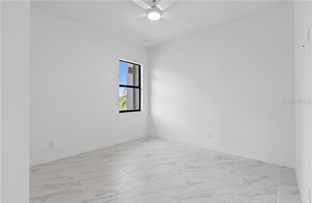 En Venta: $385,000 (4 camas, 3 baños, 1737 Pies cuadrados)