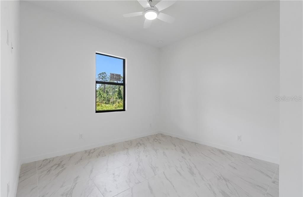 En Venta: $385,000 (4 camas, 3 baños, 1737 Pies cuadrados)
