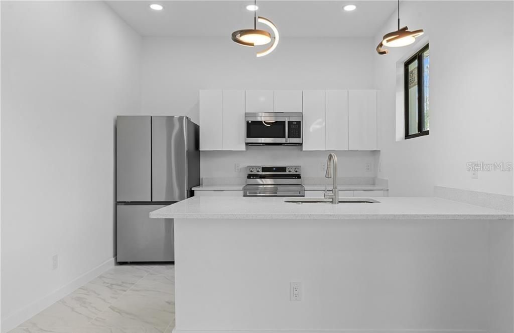 En Venta: $385,000 (4 camas, 3 baños, 1737 Pies cuadrados)