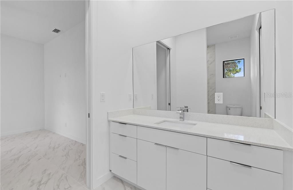 En Venta: $385,000 (4 camas, 3 baños, 1737 Pies cuadrados)