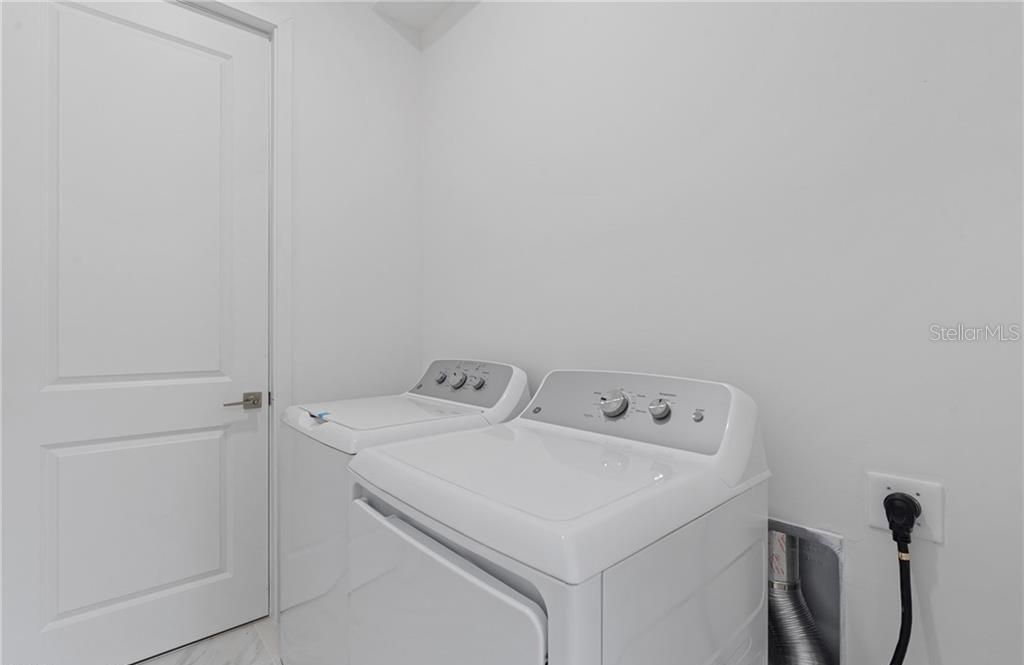 En Venta: $385,000 (4 camas, 3 baños, 1737 Pies cuadrados)