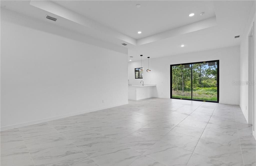 En Venta: $385,000 (4 camas, 3 baños, 1737 Pies cuadrados)