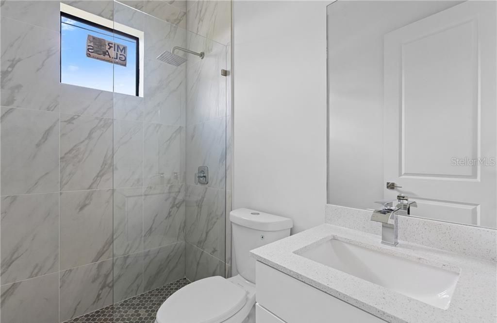 En Venta: $385,000 (4 camas, 3 baños, 1737 Pies cuadrados)